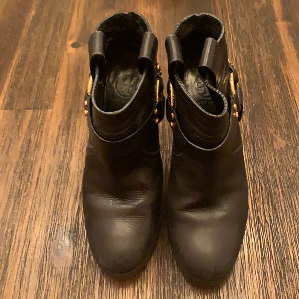 Gorgeous Tory Burch harness ankle boots. Size 8 M